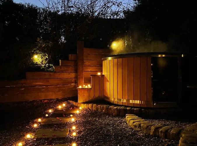 Rita\'S Luxury Retreat With Swedish Hot Tub And Wood Fuelled Pizza Oven