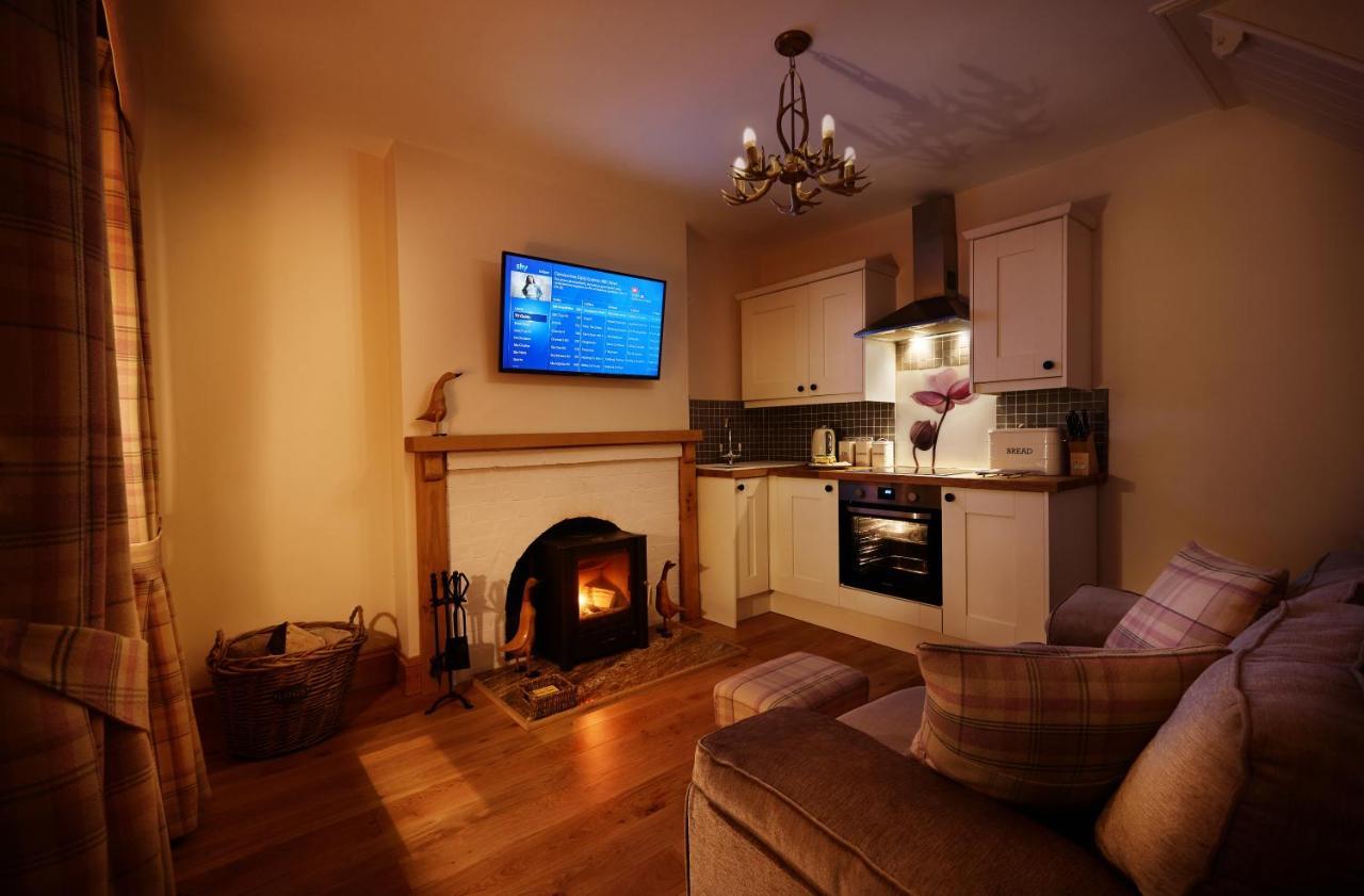 Rita's Luxury Retreat With Swedish Hot Tub And Wood Fuelled Pizza Oven