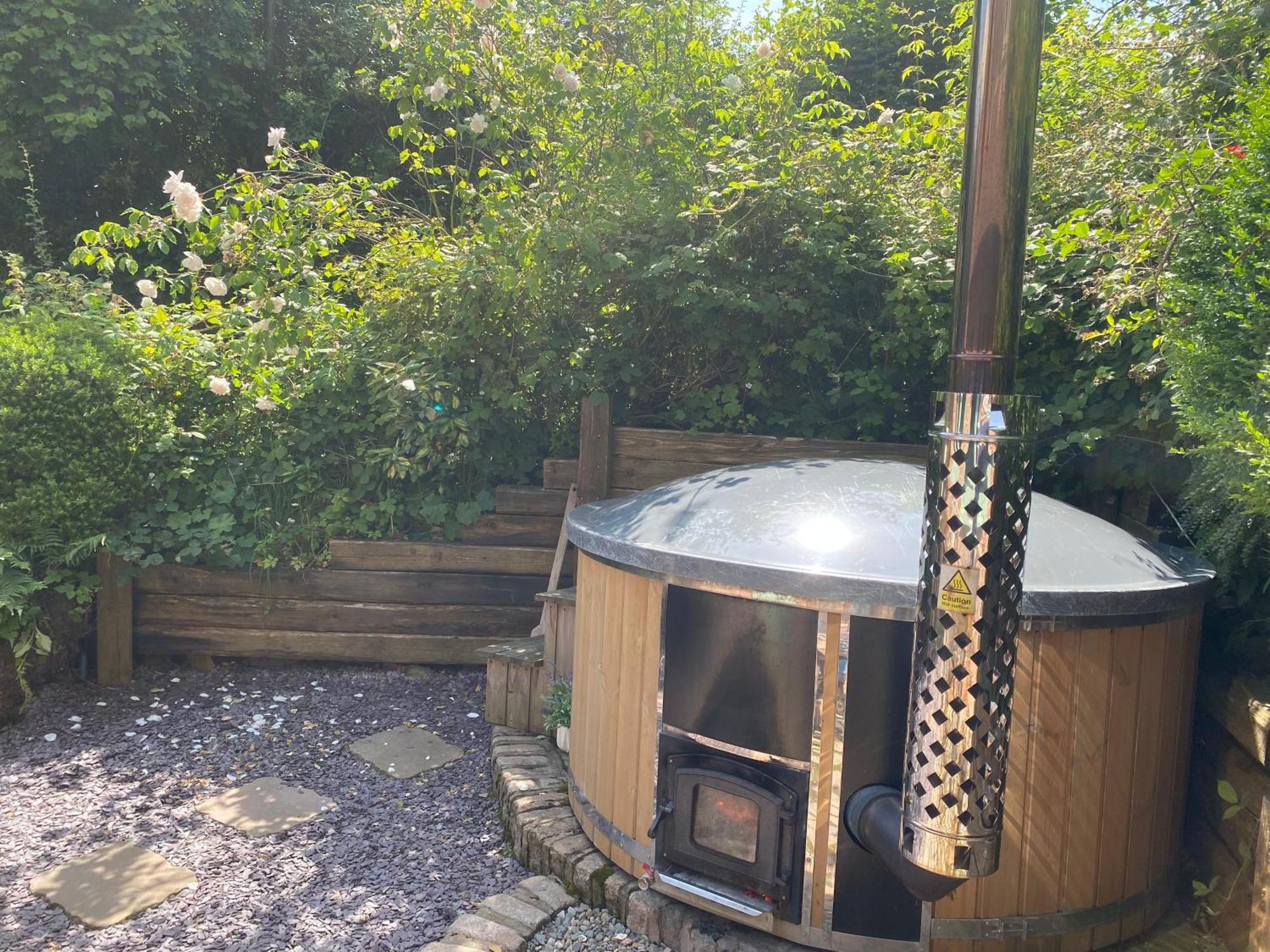Rita's Luxury Retreat With Swedish Hot Tub And Wood Fuelled Pizza Oven Ferienhaus *